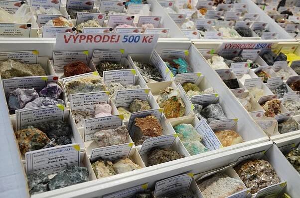 Minerály, zkameněliny i meteorit. Mayrovka se proměnila v geologický ráj