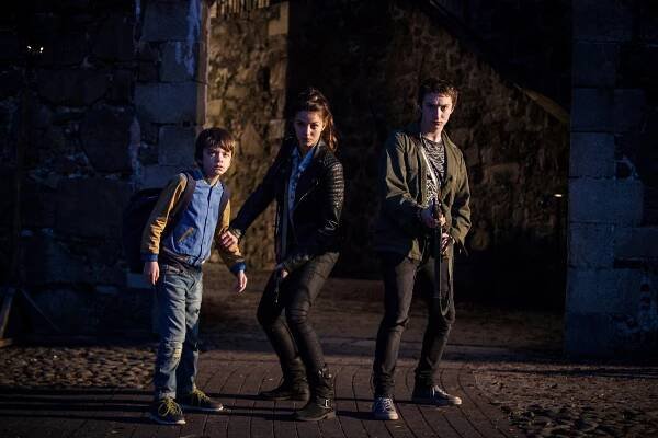 Robot Overlords - Z filmu - Milo Parker, Ella Hunt