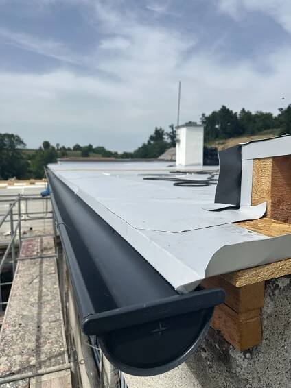 Roofman - Střechy a stavby na klíč| Rekonstrukce RD Čechovice plochá střecha vč izolace a zateplení fasády_dotace