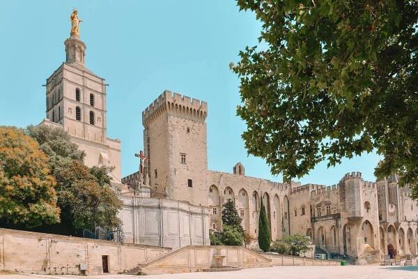 13 Best Things To Do In Avignon, France