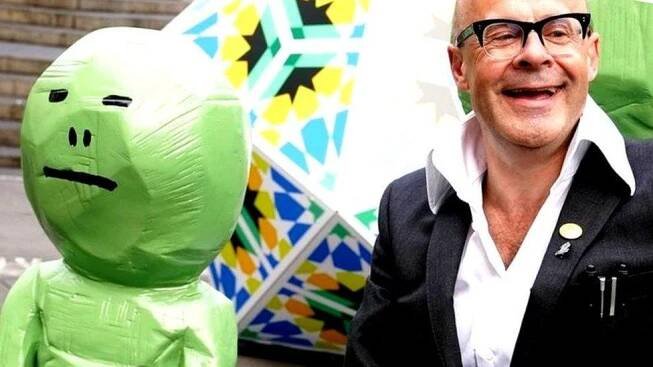 Harry Hill and an alien