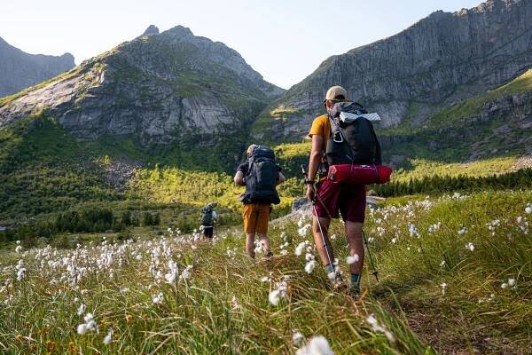 thru hiking in lofoten 1000x714