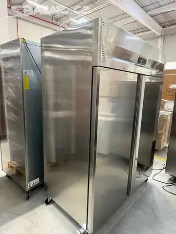 TEFCOLD RK 1420 Chladicí skříň plné dveře, nerez