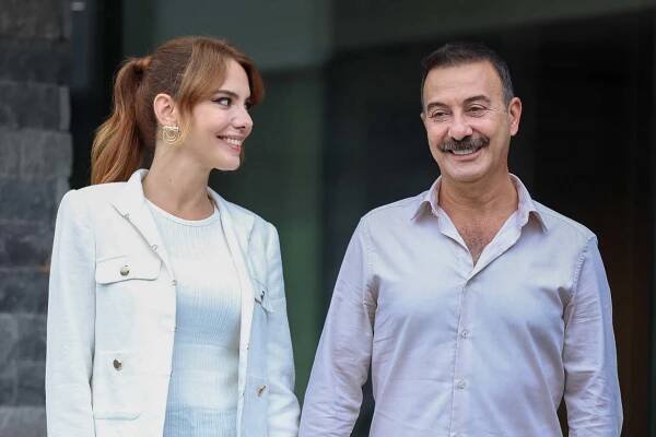 Kendi Düşen Ağlamaz - Aşk, sen planlar yaparken başına gelenlerdir - Z filmu - Selen Soyder, Hakan Yilmaz