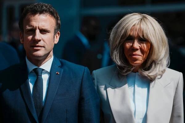 Putin sa mu hnusí, vzal si o 24 rokov staršiu ženu. Emmanuel Macron sa opäť stal prezidentom Francúzska | interez.sk