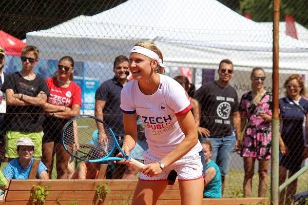 Tenisová exhibice na Olympijském festivalu: Plekanec na trestné dostal pivo