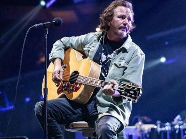 Pearl Jam fans blast tickets 'farce' of new tour 'They should be embarrassed'