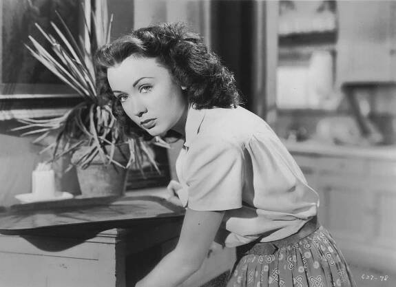 Escape in the Desert (1945)