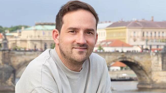 Všechno začalo v Dětském divadelním studiu, kam Matouše Rumla před více než...