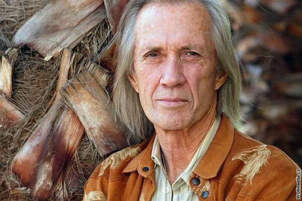 David Carradine, padouch z filmu Kill Bill, se v Thajsku oběsil