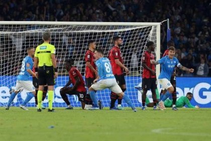 Fotbalový víkend ONLINE: Serie A se dočkala historické otočky i prvního gólu z přímého kopu