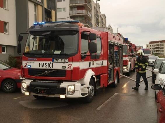 Hasiči Zličín 2 - GALERIE: Požár na Zličíně (4/4)