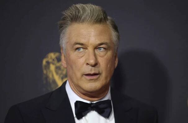 Alec Baldwin se opřel do rodiny zastřelené kameramanky: Jde vám jen o prachy!