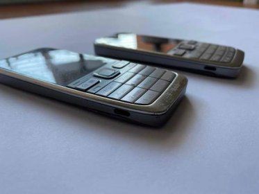 Nokia E52 2x funkční, od 1,- - Mobily a chytrá elektronika