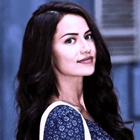 Fahriye Evcen Biography - Wiki, Age, boyfriend, Height, Weight, Husband, Photos and More
