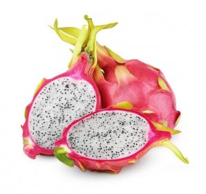 Dračí ovoce nebo pitaya s řez na bílém pozadí