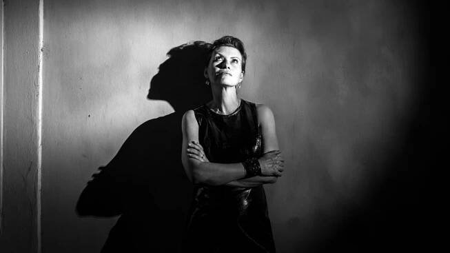 Bianca Bellová dokázala z fragmentů vystavět svoji dosud umělecky nejkomplexnější výpověď