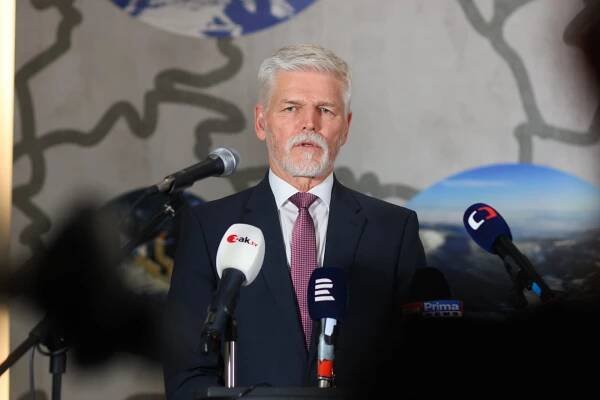 Prezident Pavel přijel na první návštěvu kraje, v Tachově ho vítaly stovky lidí