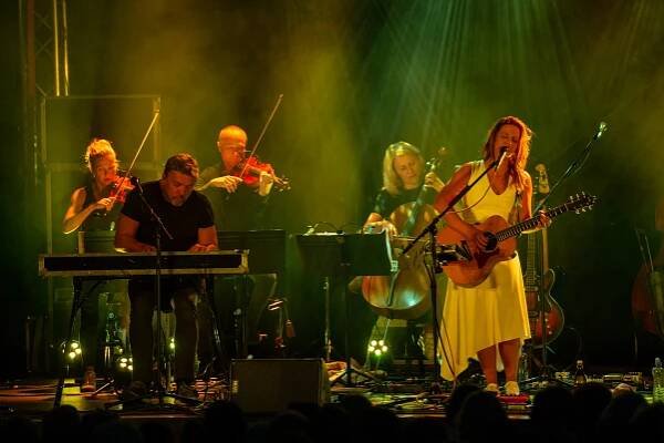 Koncert Anety Langerové rozezněl parkán | Divadlo Tramtarie Olomouc