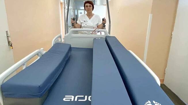 Extrémně obézní pacienti v Hodoníně: nemocnice má nová lůžka, co unesou 454 kilo