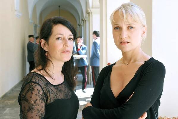 Das Glück dieser Erde - Die Heimkehr - Z filmu - Julia Cencig, Eva Herzig