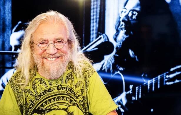 Jaroslav Hutka je příznivcem korespondenční volby i zastáncem eura. 