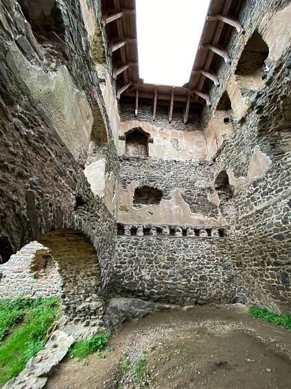 Zřícenina hradu Rokštejn | TuristickaMapa.cz