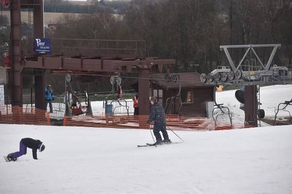 Biatlon v Novém Městě nezastaví lyžování na Harusáku. Parkování si pohlídají