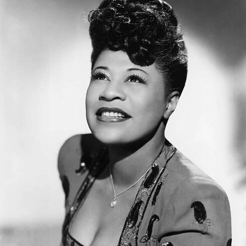 PANENKA BARBIE SBĚRATELSKÁ JAZZOVÁ ZPĚVAČKA ELLA FITZGERALD MATTEL Výška výrobku 27.5 cm