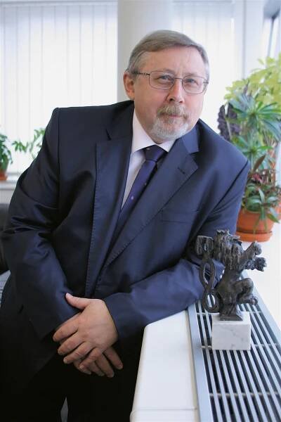 Aukci jsem zastavit musel, říká šéf ČTÚ. Soudů s operátory se nebojí