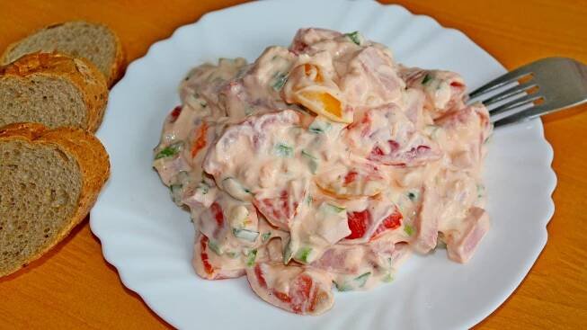 Jak udělat majonézu bez vajec? Poradíme jednoduchý recept na majonézu, která během chvilky krásně zhoustne