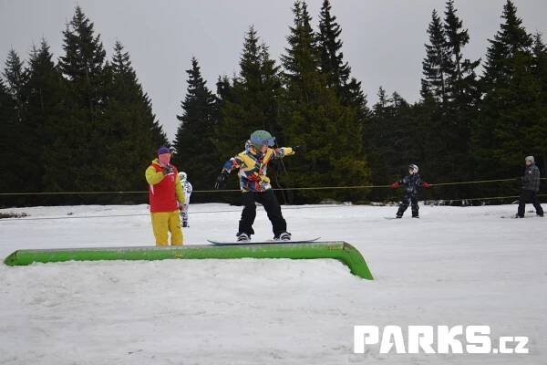 Reporty z kempů - návrhy snowparků a výroba snowboardových překážek