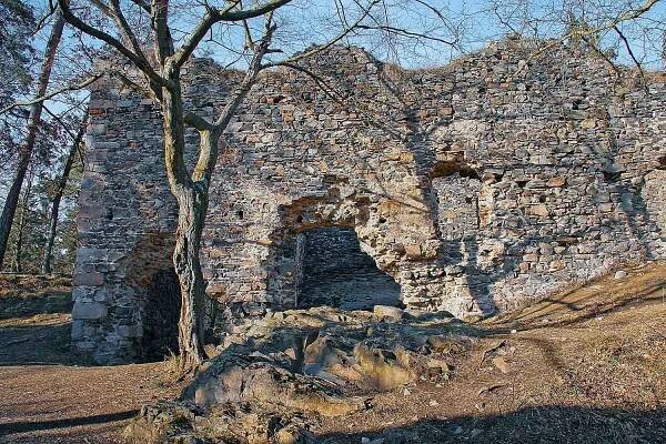 Zřícenina hradu Zbořený Kostelec - Týnec nad Sázavou, Střední Čechy | Regiontourist.cz