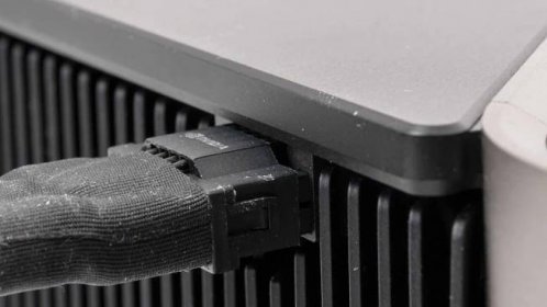 Nvidia: „Konektory, které shořely, byly obvykle �špatně zapojené“. Jak správně dotlačit 12VHPWR na RTX 4090?