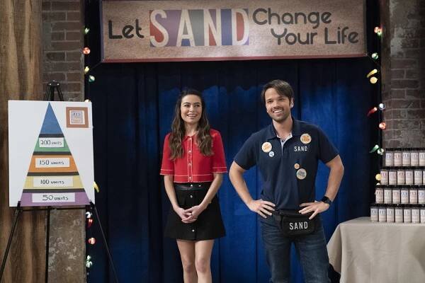 Miranda Cosgrove, Nathan Kress - iCarly Revival - iCarly a pyramidový prodej - Z filmu