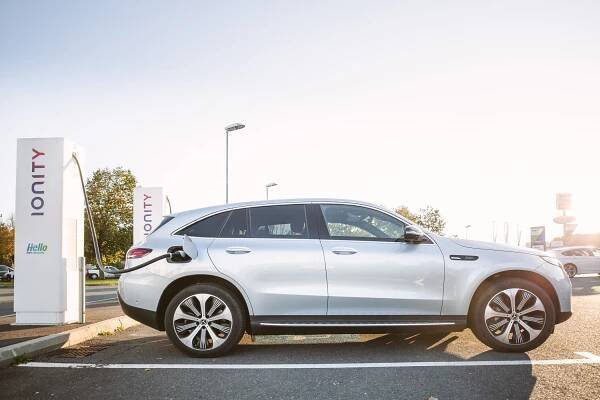 Charging the Mercedes EQC at an Ionity High power charging station