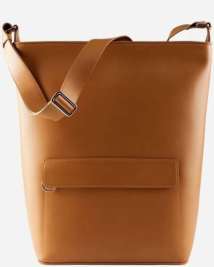 The Shoulder Bag in Camel