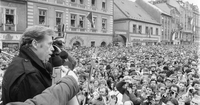 Kampaň pro všechny slušný lidi. Týdny před prvními svobodnými volbami 1990