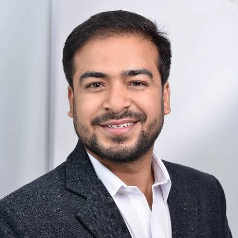 Dr_Abhishek_Kumar_Singh_Management_Scale-Up_Lab_credits_studioline Fotostudio Berlin Steglitz das Schloss.jpg