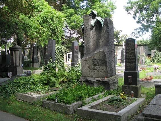 Soubor:Tombe Jan-Gebauer.JPG – Wikipedie