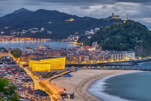 san sebastian v severním španělsku za soumraku - san sebastián - stock snímky, obrázky a fotky