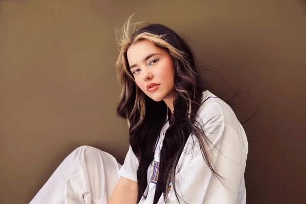 Lauren Spencer-Smith 