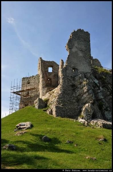 Hrad Hrušov / hrady-zriceniny.cz