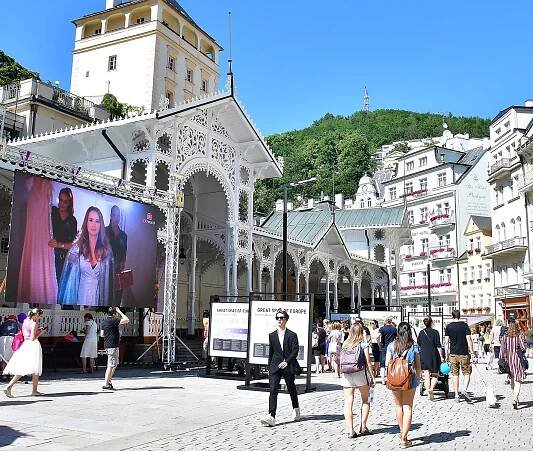 Místo festivalu putovní akce. Zájem kin nás těší, říká Jiří Bartoška