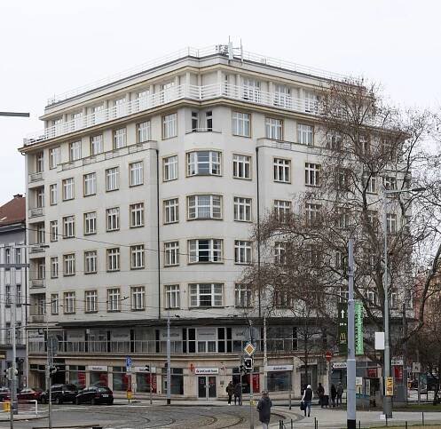 Kavárna Valdek, Anglická čp. 620/30, Jugoslávská čp. 620/29