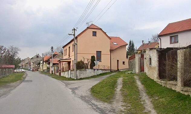 Soubor:Kolec CZ road to Blevice 167.jpg