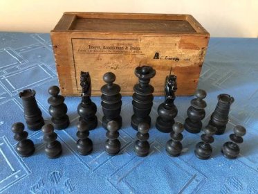 Šachy - první republika - výška krále 8,5cm  - Starožitnosti a umění