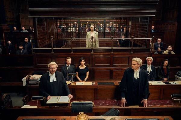 Ralph Fiennes, John Heffernan, Indira Varma, Keira Knightley, Angus Wright - Veřejné lži - Z filmu