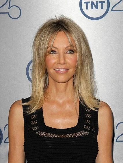 Slavná seriálová mrcha Heather Locklear předvedla svou dokonalou postavu a podprsenku v průhledných šatech