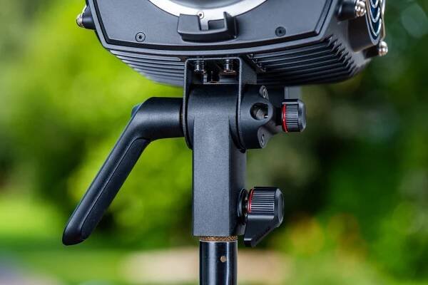 Zhiyun Molus B500 bi-colour studio light review 6